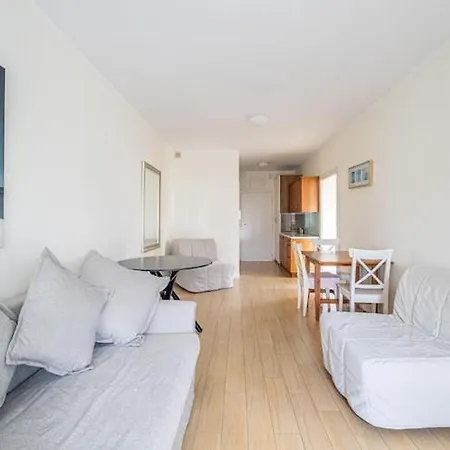 Comfortable For 4 People With A Balcony 데브키