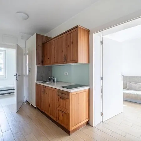 Comfortable For 4 People With A Balcony 아파트