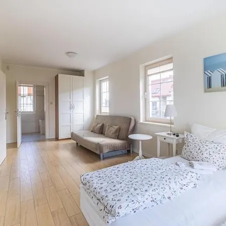 아파트 Comfortable For 4 People With A Balcony 데브키