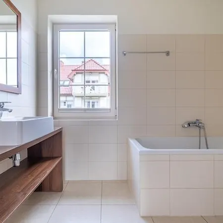 아파트 Comfortable For 4 People With A Balcony 데브키