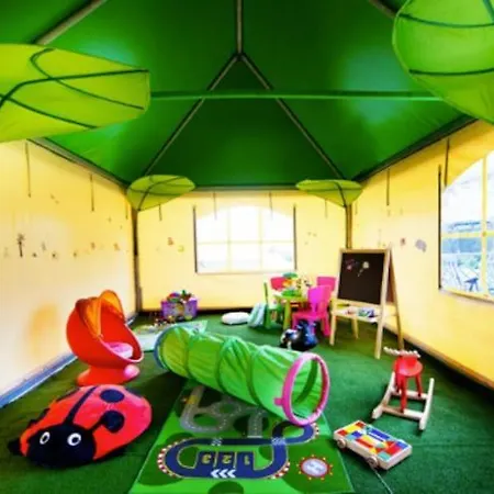 Comfortable For 4 People With A Balcony 데브키