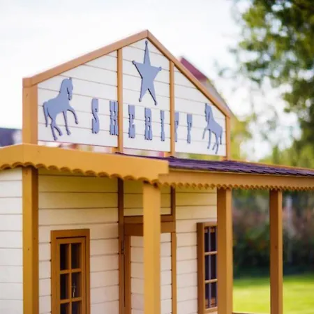 Comfortable For 4 People With A Balcony Dębki